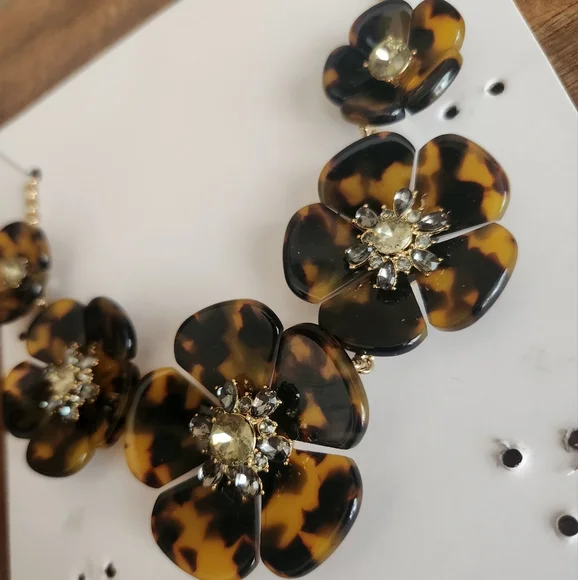 Talbots Tortoiseshell Flower Necklace - Picture 2 of 6